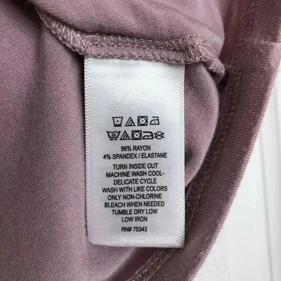 Tahari Short Sleeved Shirt Flowy Light Purple Size Medium - Picture 14 of 15